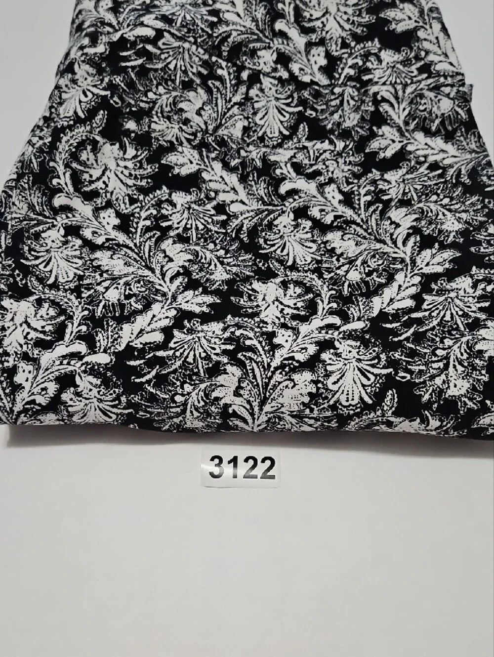 Kim Rogers Curvy Black and White Floral Print Capris Size 18W